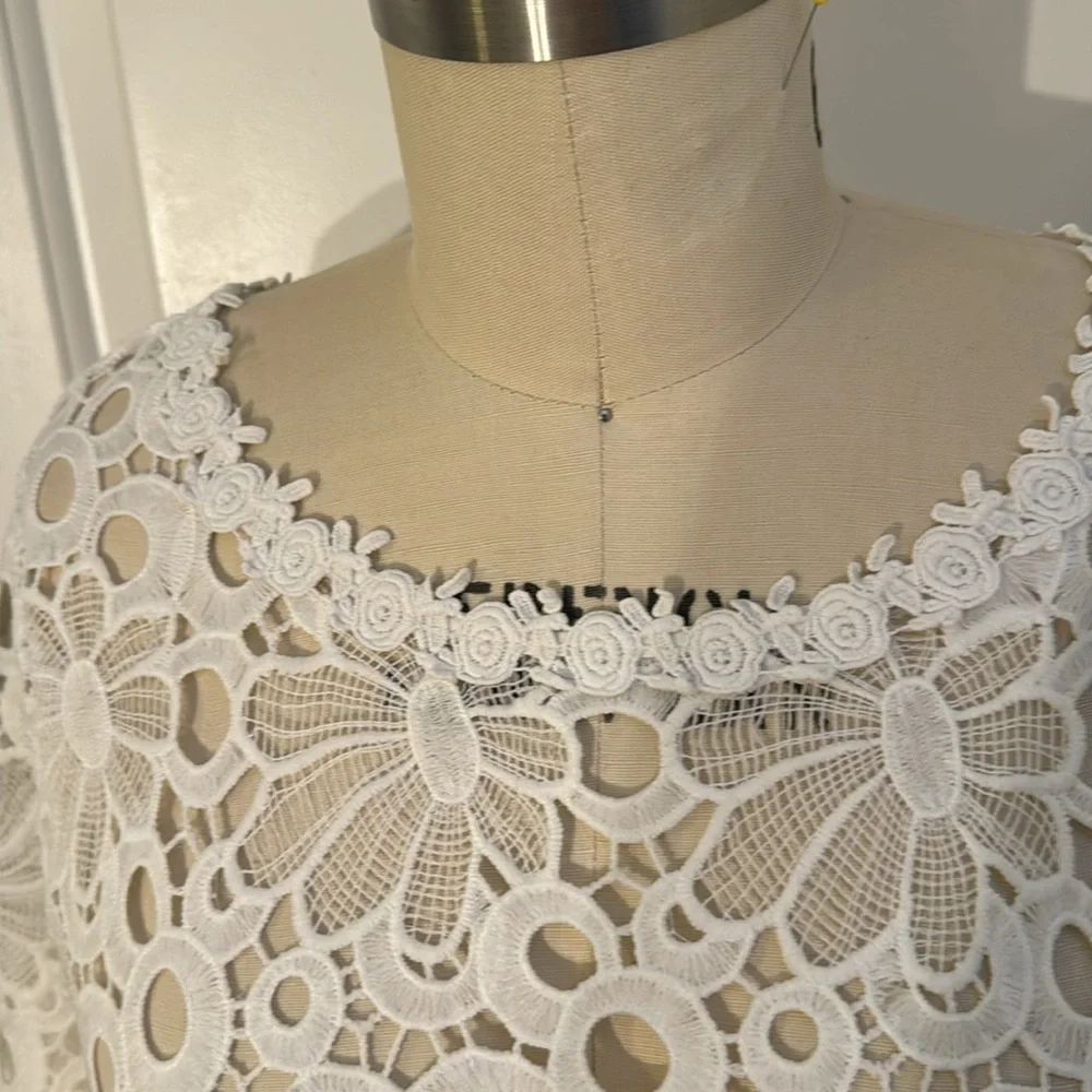 Crochet style top with embroidered floral design size Small Lace appliqué